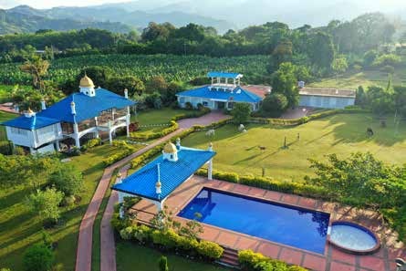 Vista aérea de SanAldea y su piscina